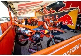 PRO MOTOCROSS CHAMPIONSHIP, KTM SI PRESENTA CON QUATTRO PILOTI.