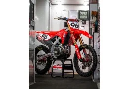 La nuova CRF450 2025 debutta con Hunter Lawrence