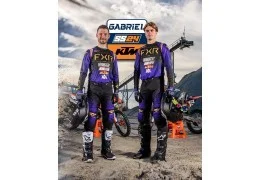 Josh Gilbert e Cas Valk firmano con il Gabriel SS24 Ktm Racing Team